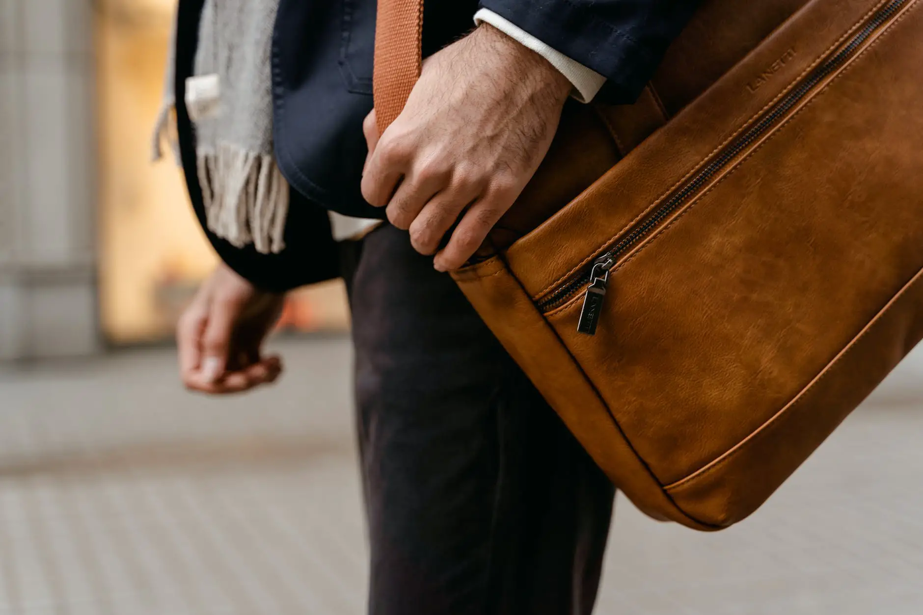 What are the Best Leather Messenger Bags for Men? - Men's Venture
