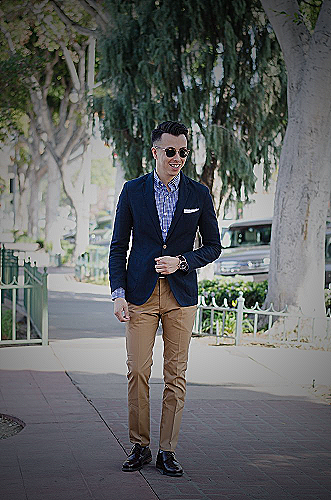 Blue Blazer Khaki Pants: The Best Outfit Combo in 2023 - Men's Venture