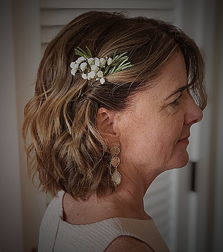 Mother of the Bride with Elegant Hairstyle - simple mother of the bride hairstyles for short hair over 60 pictures